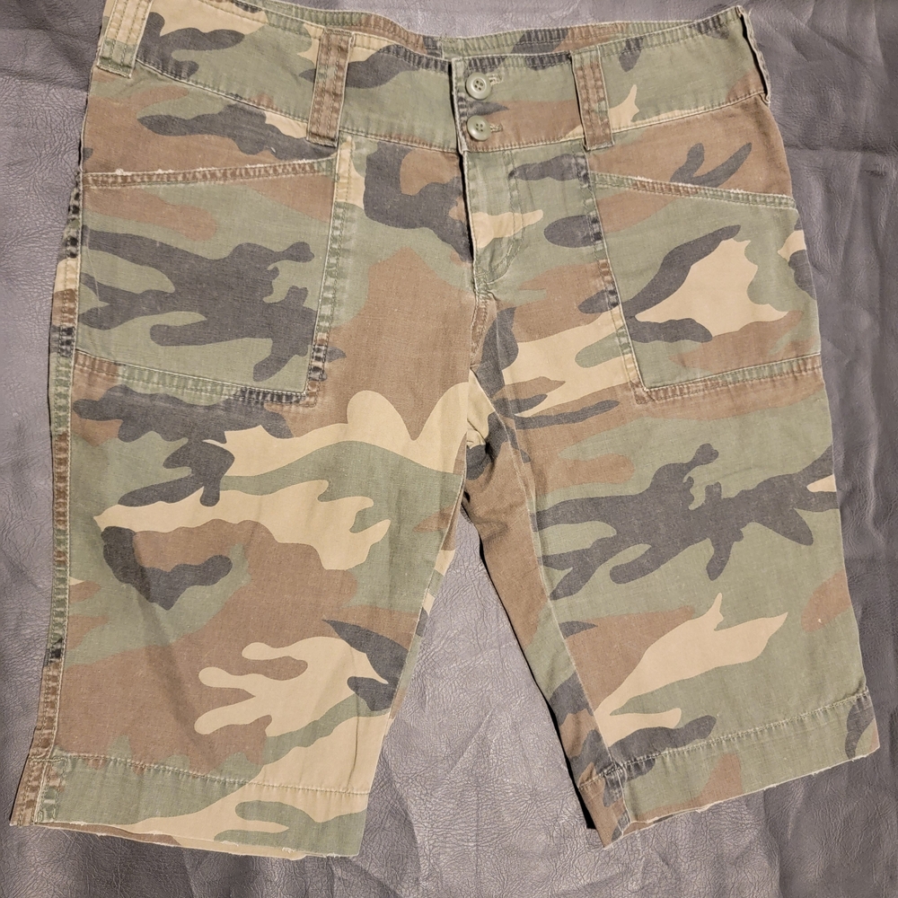 Camo Print Women's Bermuda Shorts